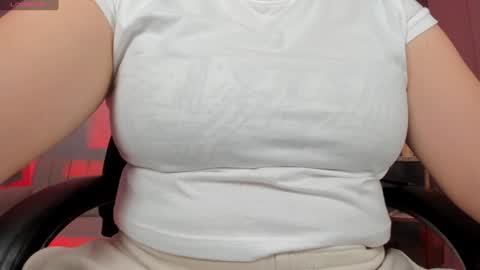 Snapshot of martinnabonnet chatting on 12/24/24, 10:11 Martinna Bonnet online show from 12/24/24, 10:11