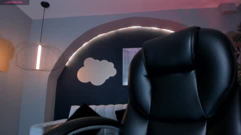 Snapshot of martinnabonnet chatting on 01/09/25, 10:31 Martinna Bonnet online show from 01/09/25, 10:31