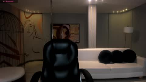 Snapshot of martinnabonnet chatting on 02/10/25, 10:09 Martinna Bonnet online show from 02/10/25, 10:09