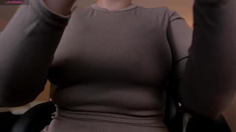 Snapshot of martinnabonnet chatting on 02/18/25, 11:00 Martinna Bonnet online show from 02/18/25, 11:00