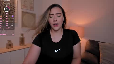 Snapshot of martinnabonnet chatting on 02/19/25, 05:38 Martinna Bonnet online show from 02/19/25, 05:38