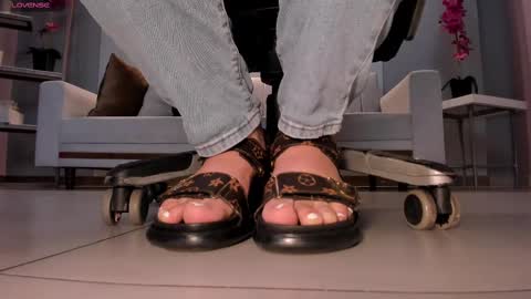 Snapshot of martinnabonnet chatting on 02/28/25, 10:41 Martinna Bonnet online show from 02/28/25, 10:41