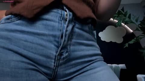 Snapshot of martinnabonnet chatting on 03/11/25, 11:23 Martinna Bonnet online show from 03/11/25, 11:23