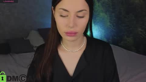 Snapshot of mary___walker chatting on 12/15/25, 01:10 Mary GMT 3 Mon Tue Wed Thu Fri 0300am - 0900am online show from 12/15/25, 01:10