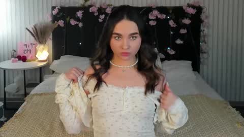 Snapshot of mary_blooom chatting on 12/22/25, 04:26 Mary online show from 12/22/25, 04:26