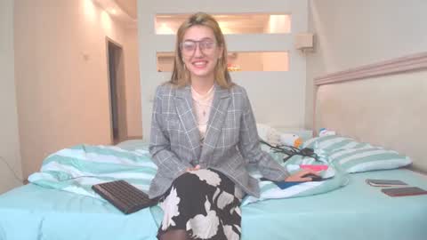 marya442004 online show from 10/04/25, 10:02