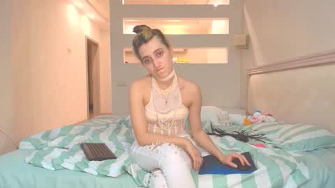 marya442004 online show from 10/19/25, 03:12