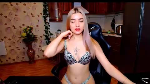 Snapshot of maryam_xs chatting on 10/24/25, 01:13 maryam online show from 10/24/25, 01:13