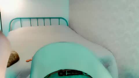 Anna online show from 05/17/26, 04:32
