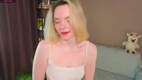 Snapshot of marycalder chatting on 05/02/26, 12:48 Mary online show from 05/02/26, 12:48