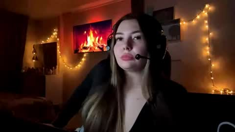 Annie online show from 04/23/26, 03:14