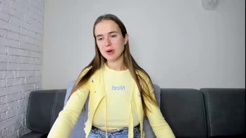 Mari online show from 11/18/25, 09:36