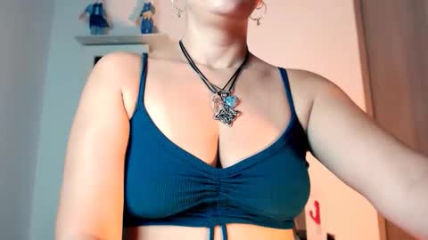 Snapshot of maryline_w chatting on 09/13/25, 03:28 maryline online show from 09/13/25, 03:28