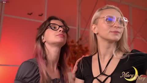 Snapshot of marylunamay chatting on 11/28/25, 04:04 Mary online show from 11/28/25, 04:04