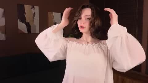 Snapshot of marymoreau chatting on 11/12/25, 01:17 Mary online show from 11/12/25, 01:17