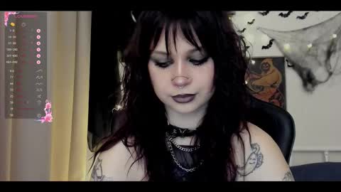 Snapshot of marynixoxo chatting on 10/31/25, 09:21 Mary x online show from 10/31/25, 09:21