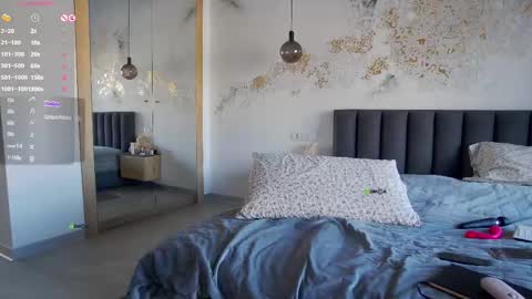 Marina online show from 02/18/25, 01:00