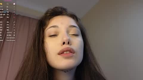 Snapshot of maryrosejansson chatting on 05/29/26, 03:04 Hi Im Olivia Im new here3 online show from 05/29/26, 03:04