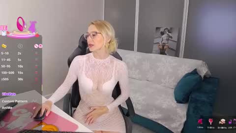 Snapshot of marysantamonika chatting on 09/11/25, 03:12 Mary online show from 09/11/25, 03:12
