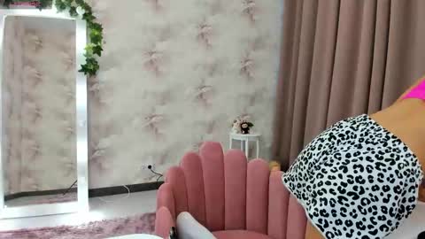 Snapshot of maryy_senn chatting on 09/17/25, 03:08 Luucy UTC1 Mon Tue Wed Thu Fri 0500-1130 online show from 09/17/25, 03:08