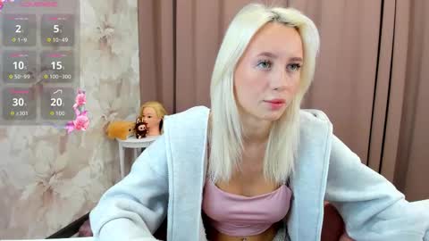 Snapshot of maryy_senn chatting on 10/13/25, 02:55 Luucy UTC1 Mon Tue Wed Thu Fri 0500-1130 online show from 10/13/25, 02:55