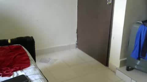 Snapshot of maseratty chatting on 10/25/25, 07:38 Cate online show from 10/25/25, 07:38