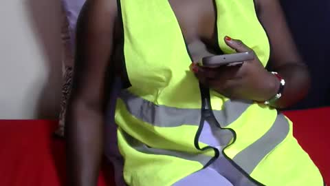 Snapshot of maseratty chatting on 11/16/25, 10:04 Cate online show from 11/16/25, 10:04