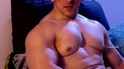 masked_bodybuilder online show from 03/01/25, 11:04