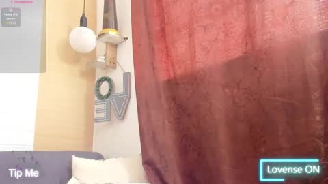 Snapshot of maskedgirl01 chatting on 11/15/25, 07:43 Scarlet online show from 11/15/25, 07:43