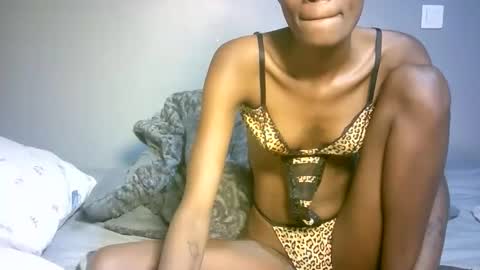 Snapshot of maskgang001 chatting on 10/26/25, 02:06 maskgang001 online show from 10/26/25, 02:06