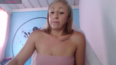 Snapshot of massielferretis chatting on 10/17/25, 10:12 massiel ferreti online show from 10/17/25, 10:12