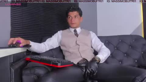 Snapshot of massimo_g chatting on 07/01/26, 12:45 I am Massimo online show from 07/01/26, 12:45