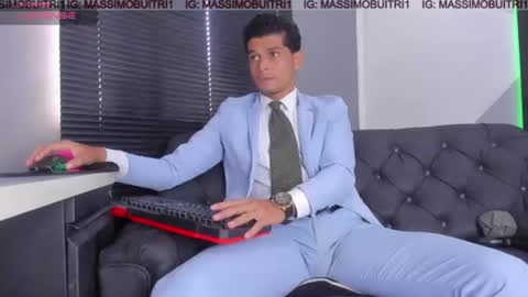 Snapshot of massimo_g chatting on 07/10/26, 12:19 I am Massimo online show from 07/10/26, 12:19
