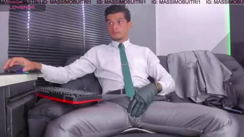 Snapshot of massimo_g chatting on 07/17/26, 01:18 I am Massimo online show from 07/17/26, 01:18