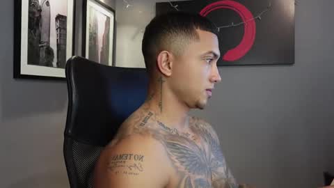 Snapshot of massimo_rizzo_ chatting on 11/17/25, 08:25 Massimo online show from 11/17/25, 08:25