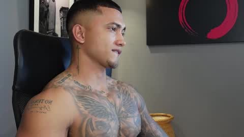 Snapshot of massimo_rizzo_ chatting on 11/23/25, 06:52 Massimo online show from 11/23/25, 06:52