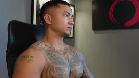 Snapshot of massimo_rizzo_ chatting on 11/27/25, 08:33 Massimo online show from 11/27/25, 08:33