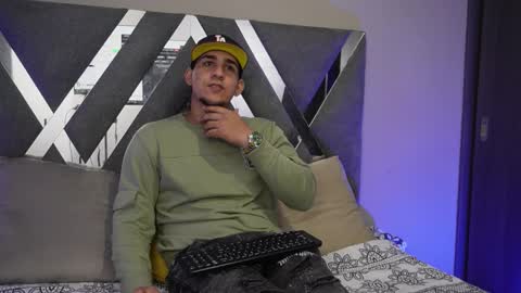 Snapshot of massimo_vidal chatting on 10/15/25, 01:50 massimo_vidal online show from 10/15/25, 01:50