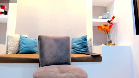 Snapshot of massimocontie_ chatting on 12/14/24, 01:05 Massimo Contie online show from 12/14/24, 01:05
