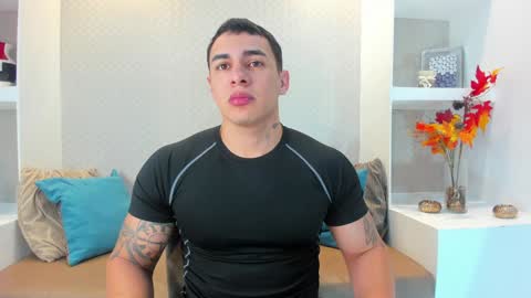 Snapshot of massimocontie_ chatting on 01/11/25, 12:40 Massimo Contie online show from 01/11/25, 12:40