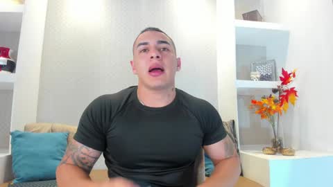 Snapshot of massimocontie_ chatting on 01/23/25, 11:37 Massimo Contie online show from 01/23/25, 11:37