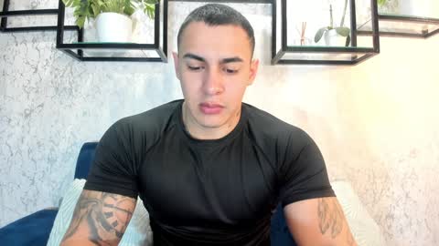 Snapshot of massimocontie_ chatting on 02/06/25, 10:59 Massimo Contie online show from 02/06/25, 10:59
