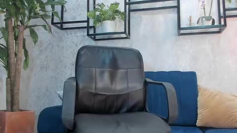 Snapshot of massimocontie_ chatting on 02/15/25, 02:22 Massimo Contie online show from 02/15/25, 02:22