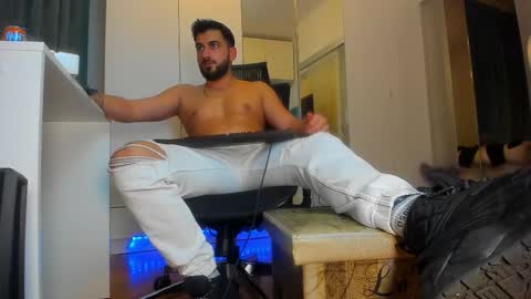 Snapshot of master9four chatting on 10/10/25, 09:25 Matthew online show from 10/10/25, 09:25