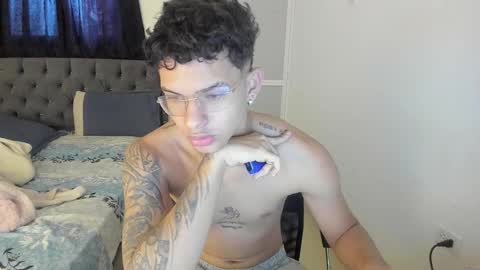 Snapshot of master_boy28 chatting on 10/27/25, 01:37 master_boy28 online show from 10/27/25, 01:37