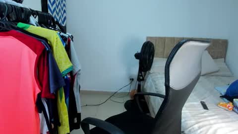 Snapshot of master_boy28 chatting on 11/13/25, 08:02 master_boy28 online show from 11/13/25, 08:02