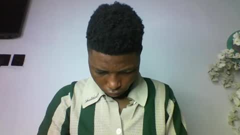 Snapshot of master_kael chatting on 12/15/25, 03:00 Master Kael online show from 12/15/25, 03:00