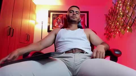 Snapshot of master_sam_ chatting on 12/18/25, 07:53 Master online show from 12/18/25, 07:53