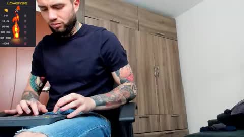 Snapshot of master_steven_01 chatting on 11/28/25, 03:36 steven online show from 11/28/25, 03:36