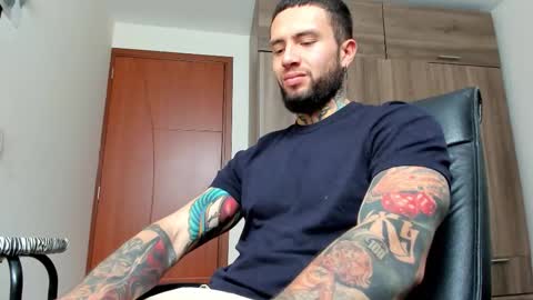 Snapshot of master_steven_01 chatting on 12/04/25, 03:54 steven online show from 12/04/25, 03:54